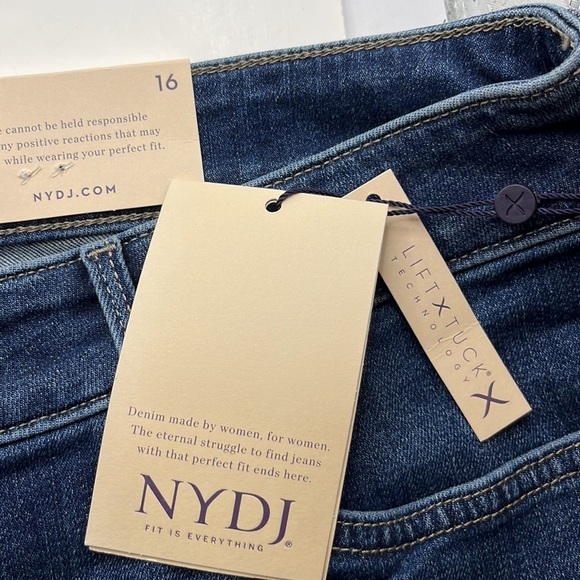 NYDJ Briella Short Roll Cuff NWT Shorts Size 16 - Picture 13 of 16